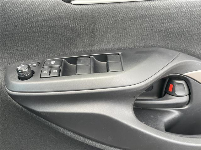 ヤリス ハイブリッドＺ　ワンオーナー　純正８型ＳＤナビ　Ｂｌｕｅｔｏｏｔｈ　バックカメラ　ＥＴＣ　ドライブレーダー　前席シートヒーター　クルーズコントロール　衝突軽減ブレーキ　レーンキープアシスト　オートハイビーム（15枚目）
