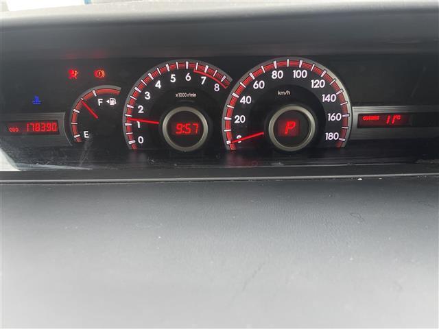 ノア Si 純正ナビ フルセグ DVD再生 Bluetooth バックカメラ 両側パワースライド ビルトインETC スマートキー プッシュスタート 純正フロアマット(4枚目)