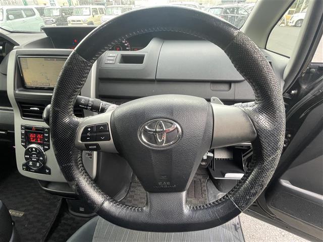 ノア Si 純正ナビ フルセグ DVD再生 Bluetooth バックカメラ 両側パワースライド ビルトインETC スマートキー プッシュスタート 純正フロアマット(5枚目)