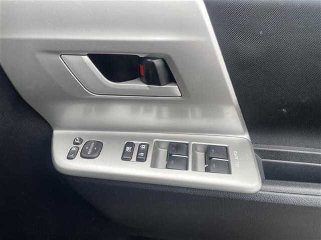 ノア Si 純正ナビ フルセグ DVD再生 Bluetooth バックカメラ 両側パワースライド ビルトインETC スマートキー プッシュスタート 純正フロアマット(7枚目)