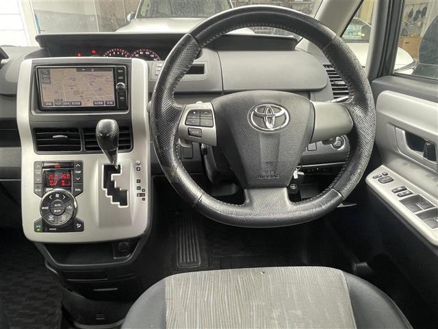 ノア Si 純正ナビ フルセグ DVD再生 Bluetooth バックカメラ 両側パワースライド ビルトインETC スマートキー プッシュスタート 純正フロアマット(8枚目)