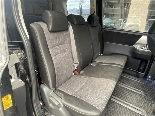 ノア Si 純正ナビ フルセグ DVD再生 Bluetooth バックカメラ 両側パワースライド ビルトインETC スマートキー プッシュスタート 純正フロアマット(10枚目)