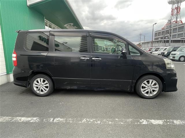 ノア Si 純正ナビ フルセグ DVD再生 Bluetooth バックカメラ 両側パワースライド ビルトインETC スマートキー プッシュスタート 純正フロアマット(14枚目)