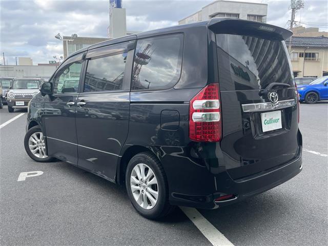 ノア Si 純正ナビ フルセグ DVD再生 Bluetooth バックカメラ 両側パワースライド ビルトインETC スマートキー プッシュスタート 純正フロアマット(18枚目)