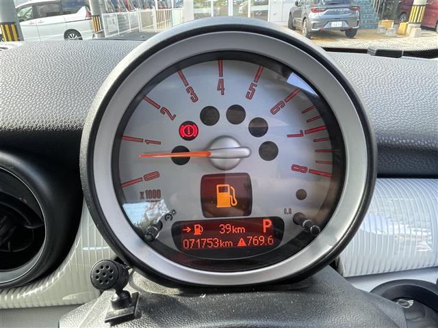 ＭＩＮＩ クーパー　ワンオーナー　社外ＨＤＤナビ　フルセグ　ＥＴＣ　ドラレコ　純正フロアマット　純正アルミホイール　保証書　取扱説明書　プッシュスタート　スマートキー（4枚目）