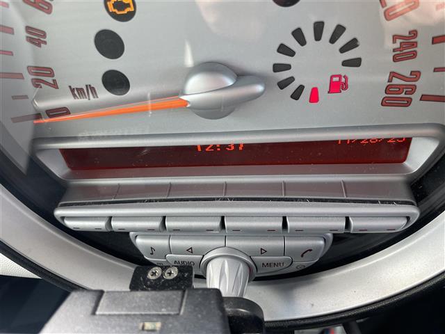 ＭＩＮＩ クーパー　ワンオーナー　社外ＨＤＤナビ　フルセグ　ＥＴＣ　ドラレコ　純正フロアマット　純正アルミホイール　保証書　取扱説明書　プッシュスタート　スマートキー（6枚目）