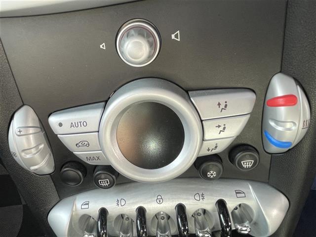 ＭＩＮＩ クーパー　ワンオーナー　社外ＨＤＤナビ　フルセグ　ＥＴＣ　ドラレコ　純正フロアマット　純正アルミホイール　保証書　取扱説明書　プッシュスタート　スマートキー（11枚目）