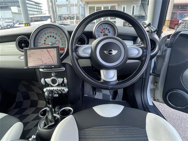 ＭＩＮＩ クーパー　ワンオーナー　社外ＨＤＤナビ　フルセグ　ＥＴＣ　ドラレコ　純正フロアマット　純正アルミホイール　保証書　取扱説明書　プッシュスタート　スマートキー（17枚目）