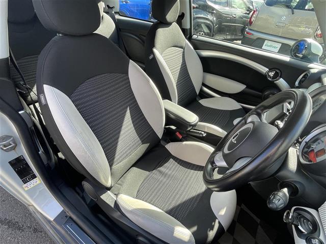 ＭＩＮＩ クーパー　ワンオーナー　社外ＨＤＤナビ　フルセグ　ＥＴＣ　ドラレコ　純正フロアマット　純正アルミホイール　保証書　取扱説明書　プッシュスタート　スマートキー（20枚目）