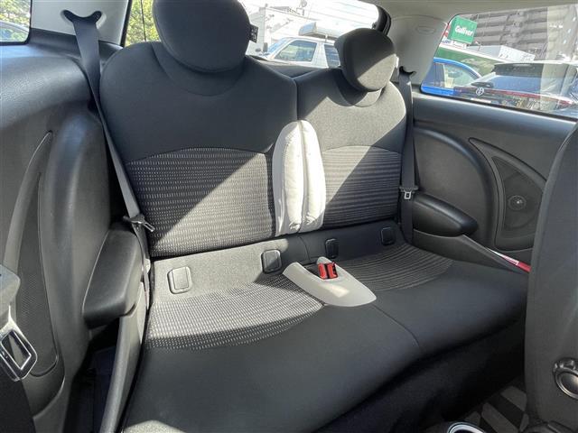 ＭＩＮＩ クーパー　ワンオーナー　社外ＨＤＤナビ　フルセグ　ＥＴＣ　ドラレコ　純正フロアマット　純正アルミホイール　保証書　取扱説明書　プッシュスタート　スマートキー（21枚目）