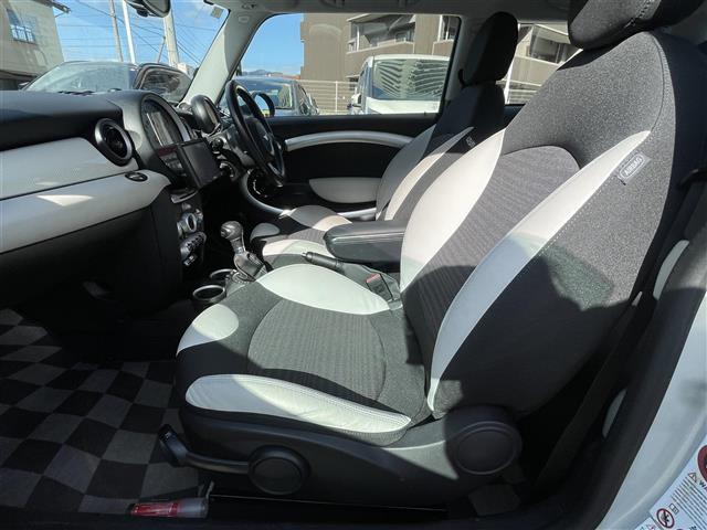 ＭＩＮＩ クーパー　ワンオーナー　社外ＨＤＤナビ　フルセグ　ＥＴＣ　ドラレコ　純正フロアマット　純正アルミホイール　保証書　取扱説明書　プッシュスタート　スマートキー（23枚目）