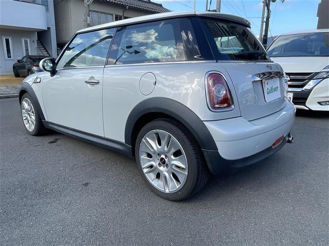 ＭＩＮＩ クーパー　ワンオーナー　社外ＨＤＤナビ　フルセグ　ＥＴＣ　ドラレコ　純正フロアマット　純正アルミホイール　保証書　取扱説明書　プッシュスタート　スマートキー（30枚目）