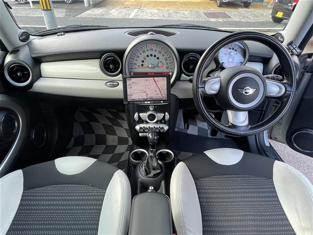 ＭＩＮＩ クーパー　ワンオーナー　社外ＨＤＤナビ　フルセグ　ＥＴＣ　ドラレコ　純正フロアマット　純正アルミホイール　保証書　取扱説明書　プッシュスタート　スマートキー（39枚目）