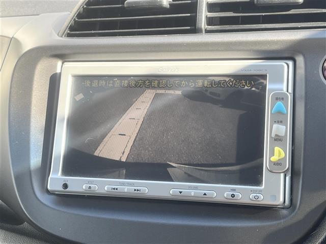 フィット Ｇ　純正メモリナビ　地デジ　バックカメラ　スマートキー　純正フロアマット　取扱説明書　保証書（5枚目）