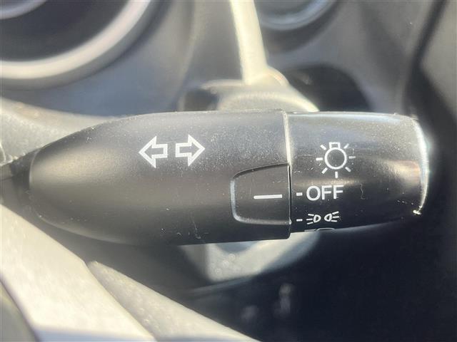 フィット Ｇ　純正メモリナビ　地デジ　バックカメラ　スマートキー　純正フロアマット　取扱説明書　保証書（8枚目）