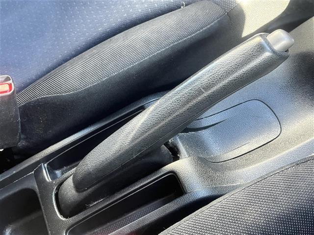 フィット Ｇ　純正メモリナビ　地デジ　バックカメラ　スマートキー　純正フロアマット　取扱説明書　保証書（12枚目）