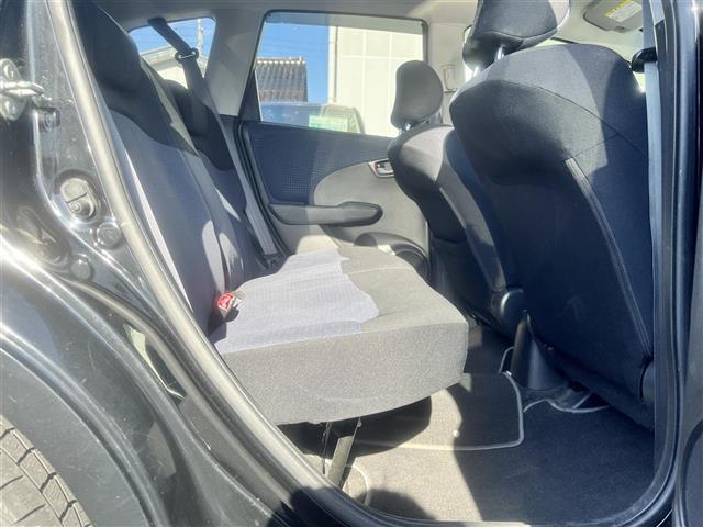 フィット Ｇ　純正メモリナビ　地デジ　バックカメラ　スマートキー　純正フロアマット　取扱説明書　保証書（17枚目）