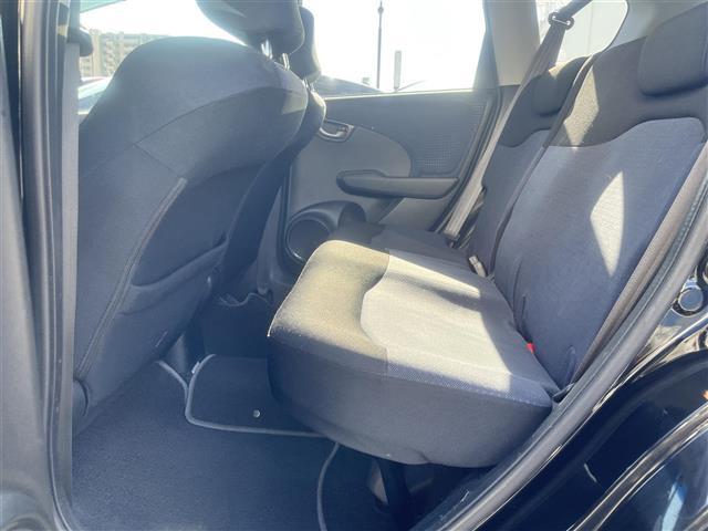 フィット Ｇ　純正メモリナビ　地デジ　バックカメラ　スマートキー　純正フロアマット　取扱説明書　保証書（19枚目）