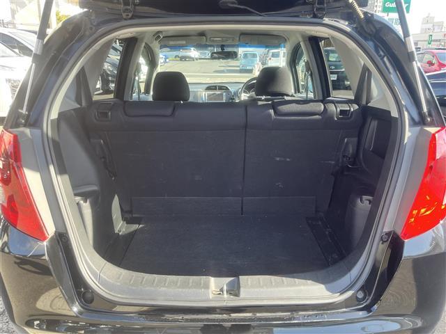 フィット Ｇ　純正メモリナビ　地デジ　バックカメラ　スマートキー　純正フロアマット　取扱説明書　保証書（20枚目）