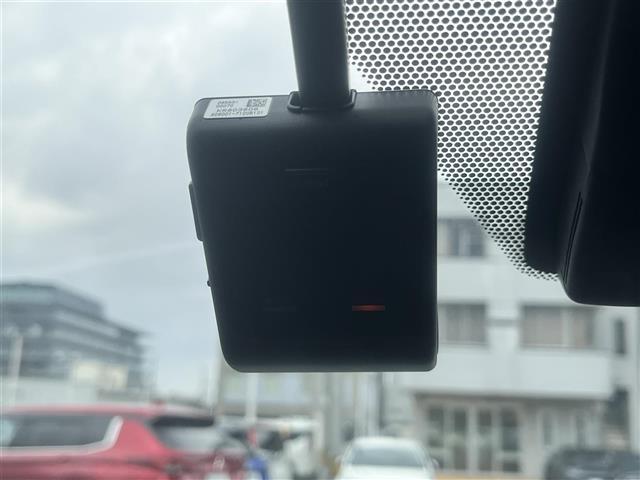 RAV4 ハイブリッドX ワンオーナー 純正9インチSDナビ フルセグ DVD再生 Bluetooth接続 バックカメラ 前後ドラレコ ビルトインETC ACC レーンキープ 衝突軽減 BSM コーナーセンサー 純正17AW(15枚目)