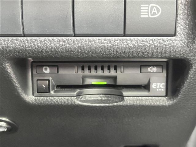 RAV4 ハイブリッドX ワンオーナー 純正9インチSDナビ フルセグ DVD再生 Bluetooth接続 バックカメラ 前後ドラレコ ビルトインETC ACC レーンキープ 衝突軽減 BSM コーナーセンサー 純正17AW(16枚目)
