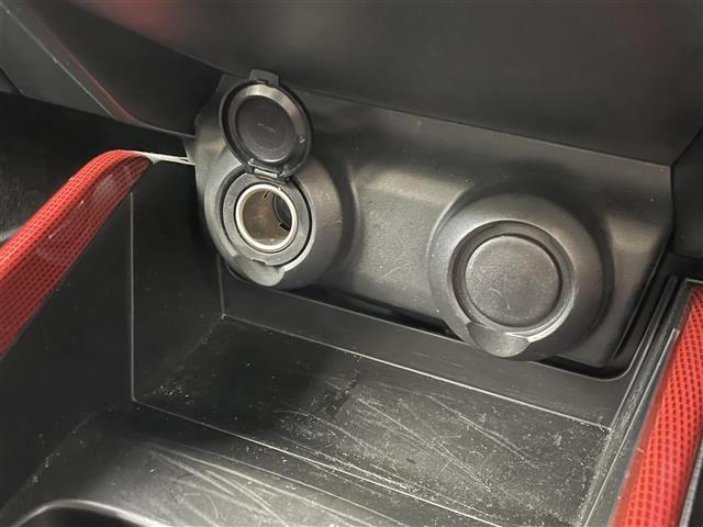 スイフトスポーツ ベースグレード 純正ディスプレイオーディオ Bluetooth接続 ACC 衝突軽減ブレーキ レーンキープアシスト BSM 後方コーナーセンサー シートヒーター スマートキー 純正LEDヘッドライト 純正17AW(13枚目)