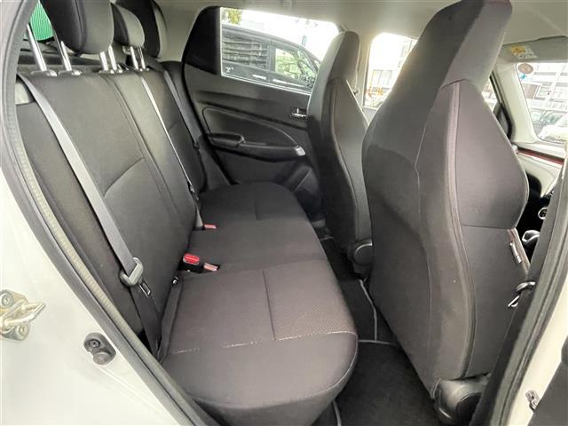 スイフトスポーツ ベースグレード 純正ディスプレイオーディオ Bluetooth接続 ACC 衝突軽減ブレーキ レーンキープアシスト BSM 後方コーナーセンサー シートヒーター スマートキー 純正LEDヘッドライト 純正17AW(20枚目)