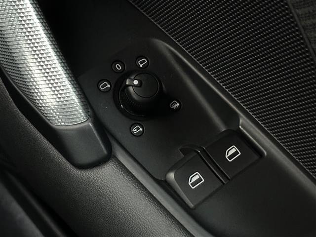 ＴＴクーペ １．８ＴＦＳＩ　スマートキー／プッシュスタート／純正ナビフルセグＴＶ／Ｂｌｕｅｔｏｏｔｈ／バックカメラ／バーチャルコックピット／前後コーナーセンサー／クルーズコントロール／ＬＥＤヘッドライト／ＥＴＣ／オートライト（39枚目）