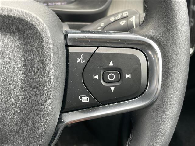 ＸＣ４０ Ｂ４　ＡＷＤ　インスクリプション　インテリセーフ　純正８．７インチナビ　フルセグ　ＨａｒｍａｎＫａｒｄｏｎ　黒本革シート　３６０°ビューカメラ　コーナーセンサー　ルーフレール　４ＷＤ　ブラインドスポットインフォメーションシステム（10枚目）