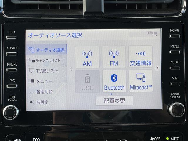 プリウス Ｓツーリングセレクション　禁煙車　純正９インチナビ　ＡＭ　ＦＭ　フルセグＴＶ　ＣＤ　ＤＶＤ　ＢＴ　ＵＳＢ　プリクラッシュセーフティ　クルーズコントロール　シートヒーター　Ｄ／Ｎ席　バックカメラ　ビルトインＥＴＣ　オートライト（4枚目）