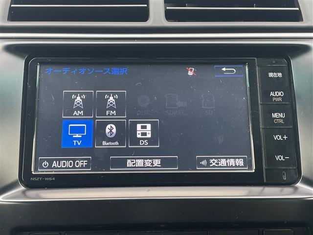 ハイブリッド　禁煙車　純正７インチナビ　ＣＤ　ＤＶＤ　Ｂｌｕｅｔｏｏｔｈ　フルセグＴＶ　バックカメラ　ＥＴＣ　ドライブレコーダー　オートライト　スマートキー　スペアキー　純正フロアマット(5枚目)