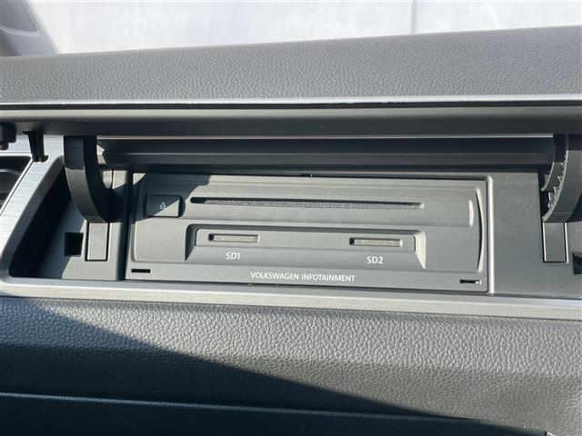 ゴルフトゥーラン ＴＳＩ　コンフォートライン　純正ナビ　ワンセグＴＶ　Ｂｌｕｅｔｏｏｔｈ　ビルトインＥＴＣ　バックカメラ　クルーズコントロール　ＬＥＤヘッドランプ　ルーフレール　ＵＳＢ入力端子　純正フロアマット　純正１６インチアルミホイール（6枚目）