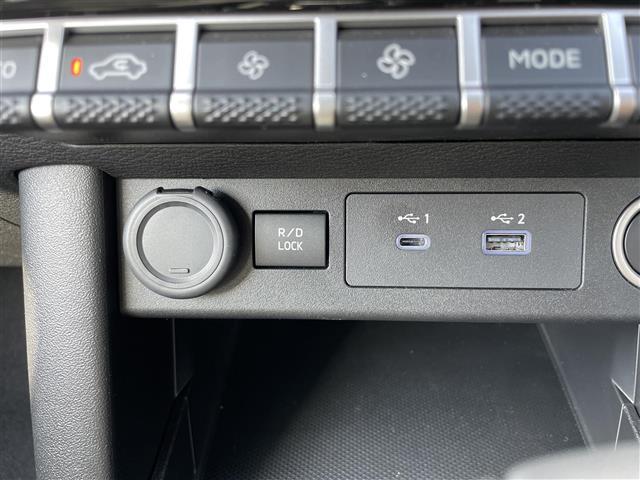 トライトン ＧＳＲ　ｅ－アシスト／前後ソナー／ＢＳＭ　純正９インチナビ　全方位カメラ　ステアリングスイッチ　レザーシート　シートヒーター　ステアリングヒーター　ＬＥＤヘッドライト／オートライト　フォグライト　スマートキー（15枚目）