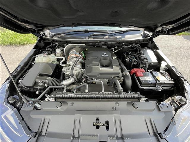 トライトン ＧＳＲ　ｅ－アシスト／前後ソナー／ＢＳＭ　純正９インチナビ　全方位カメラ　ステアリングスイッチ　レザーシート　シートヒーター　ステアリングヒーター　ＬＥＤヘッドライト／オートライト　フォグライト　スマートキー（40枚目）