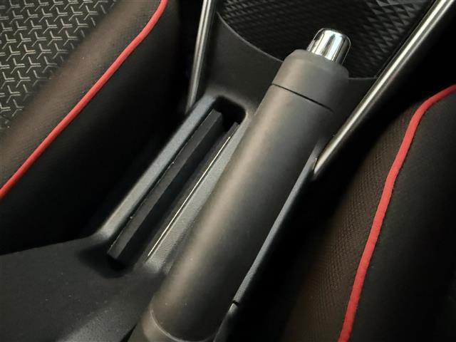 ライズ Ｚ　モデリスタエアロ　スマートアシスト／ＢＳＭ／前後ソナー　９インチディスプレイナビ　バックカメラ　ＥＴＣ　ステアリングスイッチ　ＬＥＤヘッドライト／オートライト　フォグライト　スマートキー（13枚目）