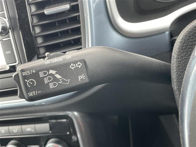 ザ・ビートル デザインマイスター 衝突軽減ブレーキ ターボ 純正7インチナビ フルセグTV Bluetooth バックカメラ クルーズコントロール 純正17インチアルミホイール HIDヘッドライト オートライト スマートキー(9枚目)