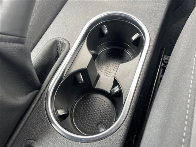 ザ・ビートル デザインマイスター 衝突軽減ブレーキ ターボ 純正7インチナビ フルセグTV Bluetooth バックカメラ クルーズコントロール 純正17インチアルミホイール HIDヘッドライト オートライト スマートキー(18枚目)