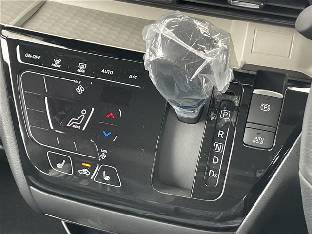 デリカミニ Ｔ　プレミアム　届出済未使用車　マイパイロット／前後ソナー　９インチディスプレイオーディオ　全方位カメラ　ステアリングスイッチ　両側パワースライドドア　ハンズフリースライドドア　パドルシフト　電動パーキングブレーキ（10枚目）