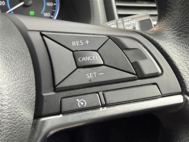 リーフ S 純正ナビ ワンセグTV クルーズコントロール 前席シートヒーター LEDヘッドライト プッシュスタート スマートキー ステアリングスイッチ ステアリングヒーター フォグライト コーナーセンサー(7枚目)