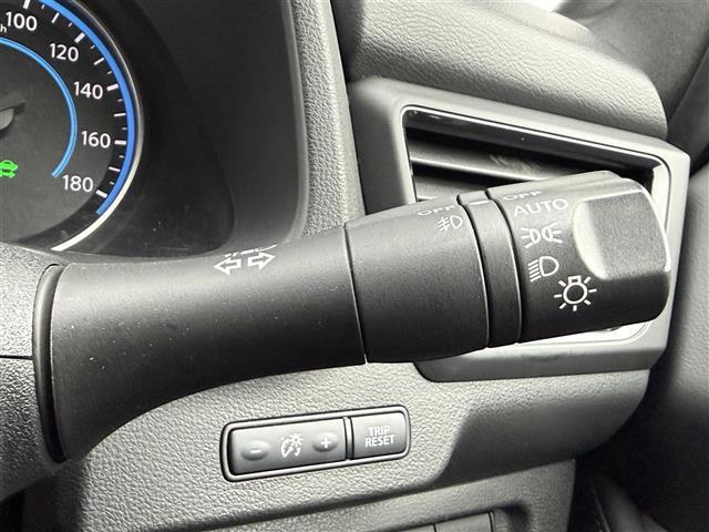 リーフ S 純正ナビ ワンセグTV クルーズコントロール 前席シートヒーター LEDヘッドライト プッシュスタート スマートキー ステアリングスイッチ ステアリングヒーター フォグライト コーナーセンサー(9枚目)