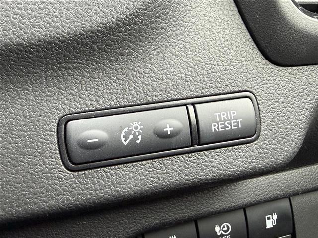 リーフ S 純正ナビ ワンセグTV クルーズコントロール 前席シートヒーター LEDヘッドライト プッシュスタート スマートキー ステアリングスイッチ ステアリングヒーター フォグライト コーナーセンサー(16枚目)