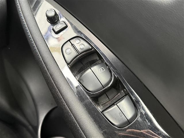 リーフ S 純正ナビ ワンセグTV クルーズコントロール 前席シートヒーター LEDヘッドライト プッシュスタート スマートキー ステアリングスイッチ ステアリングヒーター フォグライト コーナーセンサー(21枚目)