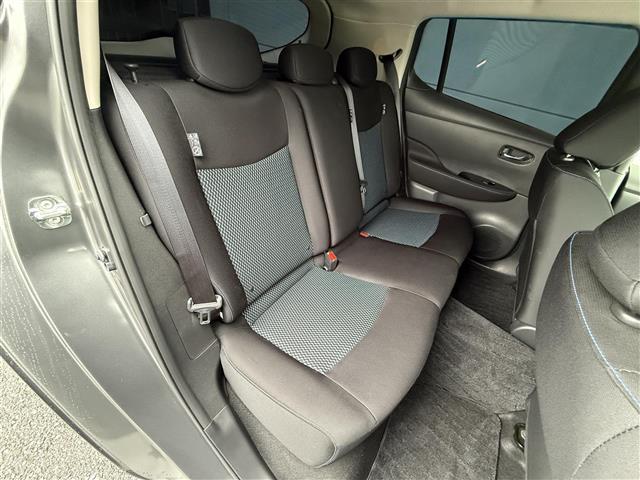 リーフ S 純正ナビ ワンセグTV クルーズコントロール 前席シートヒーター LEDヘッドライト プッシュスタート スマートキー ステアリングスイッチ ステアリングヒーター フォグライト コーナーセンサー(24枚目)