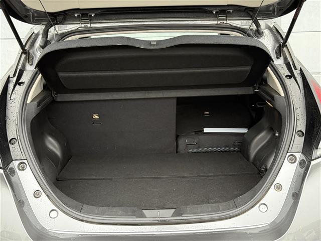 リーフ S 純正ナビ ワンセグTV クルーズコントロール 前席シートヒーター LEDヘッドライト プッシュスタート スマートキー ステアリングスイッチ ステアリングヒーター フォグライト コーナーセンサー(28枚目)