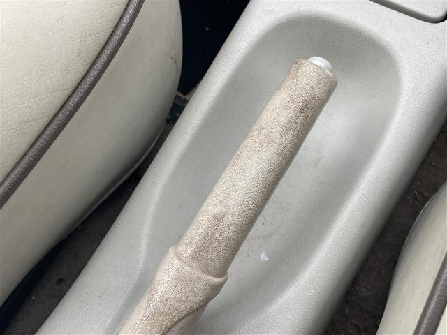 フィガロ ベースグレード フルオープントップ ターボ ハロゲン 本革シート AC パワーステアリング パワーウィンドウ CD(7枚目)