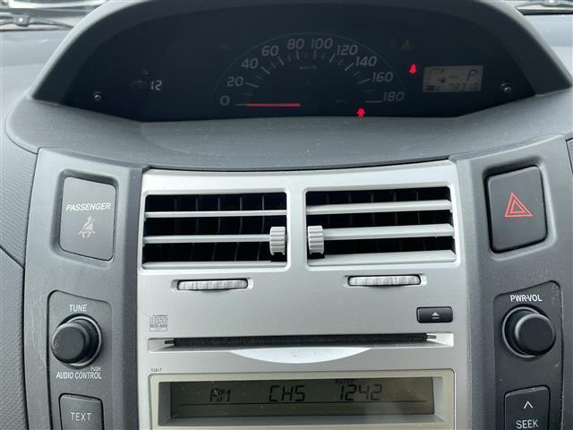 ヴィッツ F 純正オーディオ ドアバイザー フロアマット ポータブルナビ 電動格納ミラー リモコンキー(15枚目)