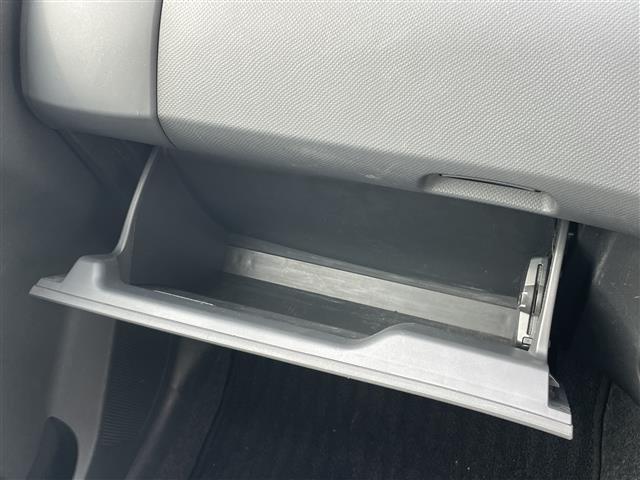 ヴィッツ F 純正オーディオ ドアバイザー フロアマット ポータブルナビ 電動格納ミラー リモコンキー(17枚目)