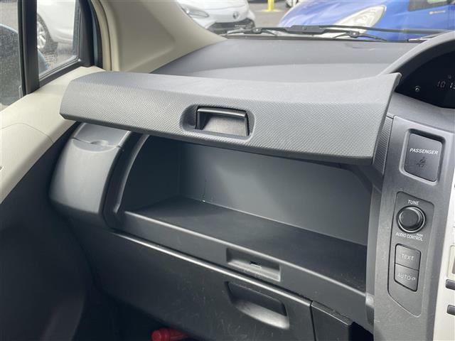 ヴィッツ F 純正オーディオ ドアバイザー フロアマット ポータブルナビ 電動格納ミラー リモコンキー(18枚目)