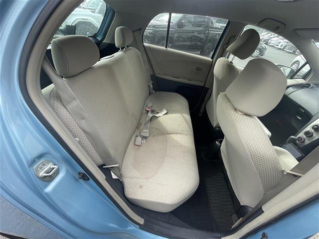 ヴィッツ F 純正オーディオ ドアバイザー フロアマット ポータブルナビ 電動格納ミラー リモコンキー(25枚目)