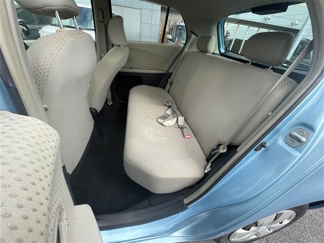 ヴィッツ F 純正オーディオ ドアバイザー フロアマット ポータブルナビ 電動格納ミラー リモコンキー(27枚目)